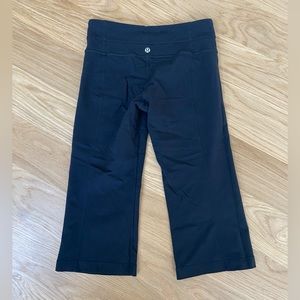 Size 4 Lululemon reversible crop pants